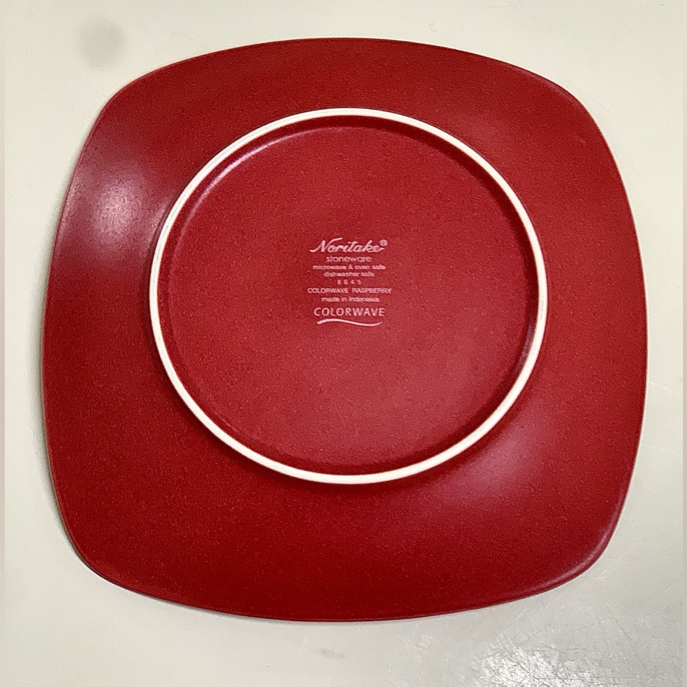 Noritake Raspberry Colorwave Two Tone Square Salad Plate - Picture 3 of 13